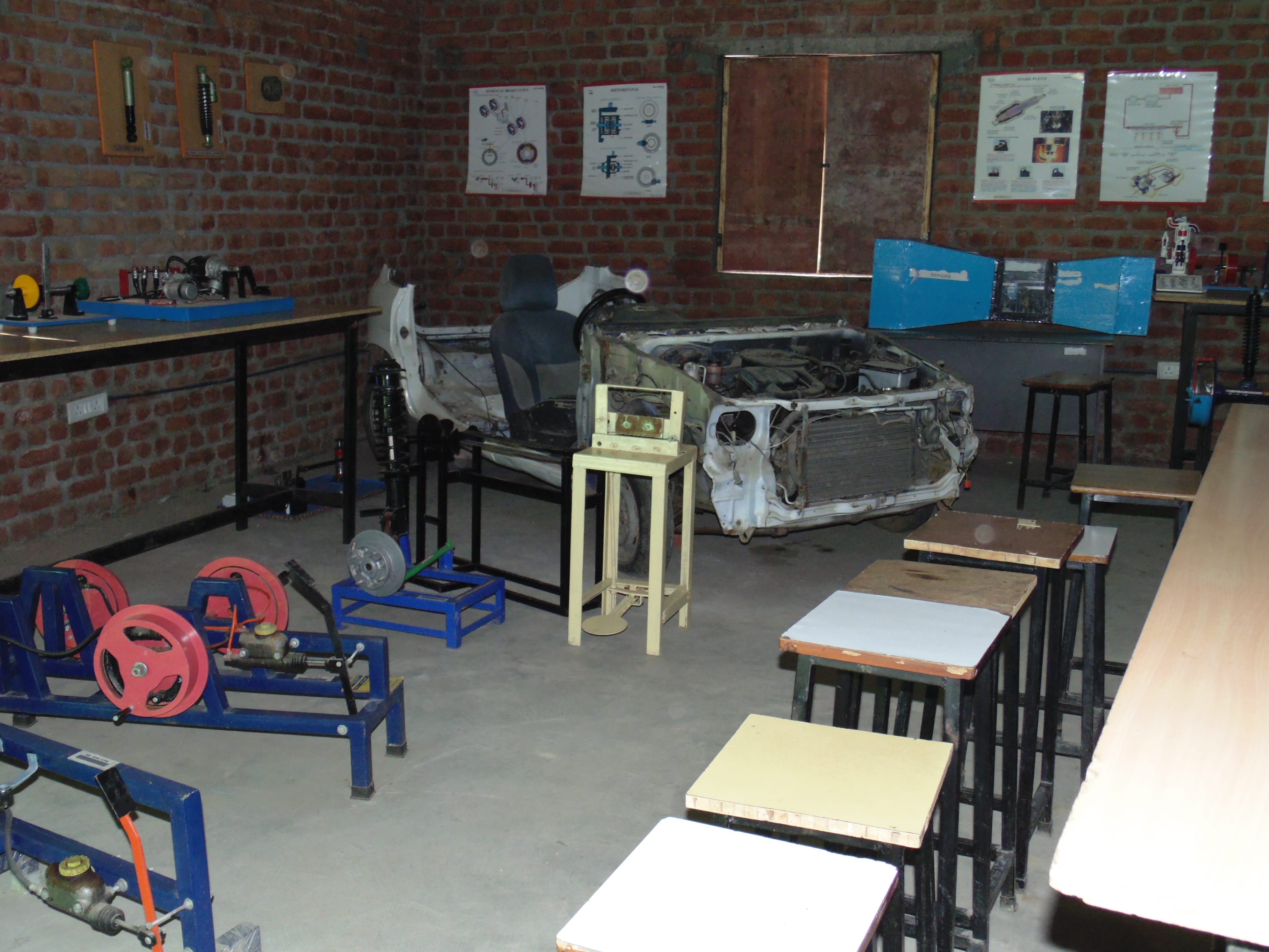 Rai School of Management Studies Ahmedabad Laboratory photo 1